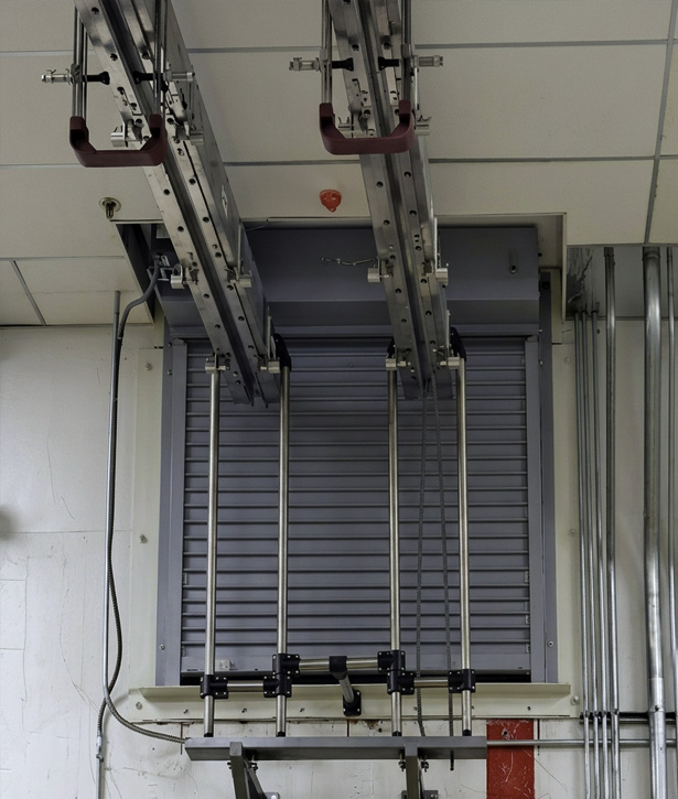 POSIMAT air conveyor installation integrated into a PET bottle production line, supporting reliable bottle handling and reduced downtime.