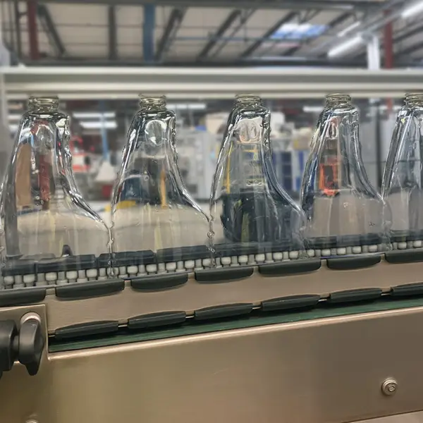 Recycled PET bottles in a POSIMAT unscrambling system